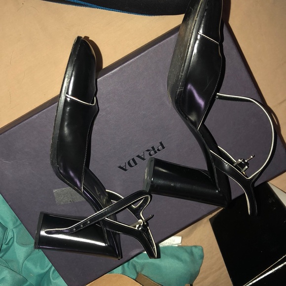 Prada heels - Picture 4 of 5